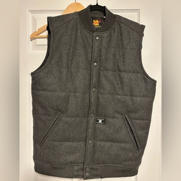 Undefeated vest in size Large - Picture 1 of 2